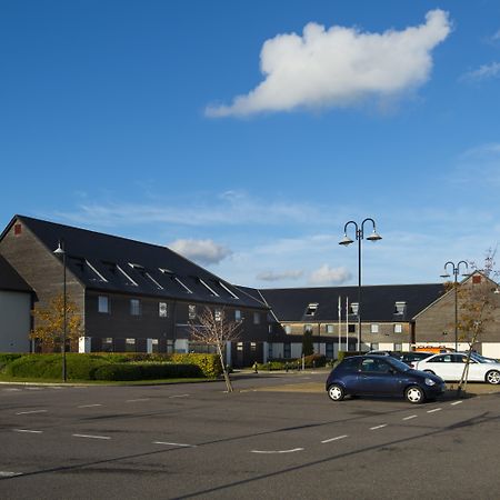 Holiday Inn Express London - Epsom Downs By Ihg Exterior foto