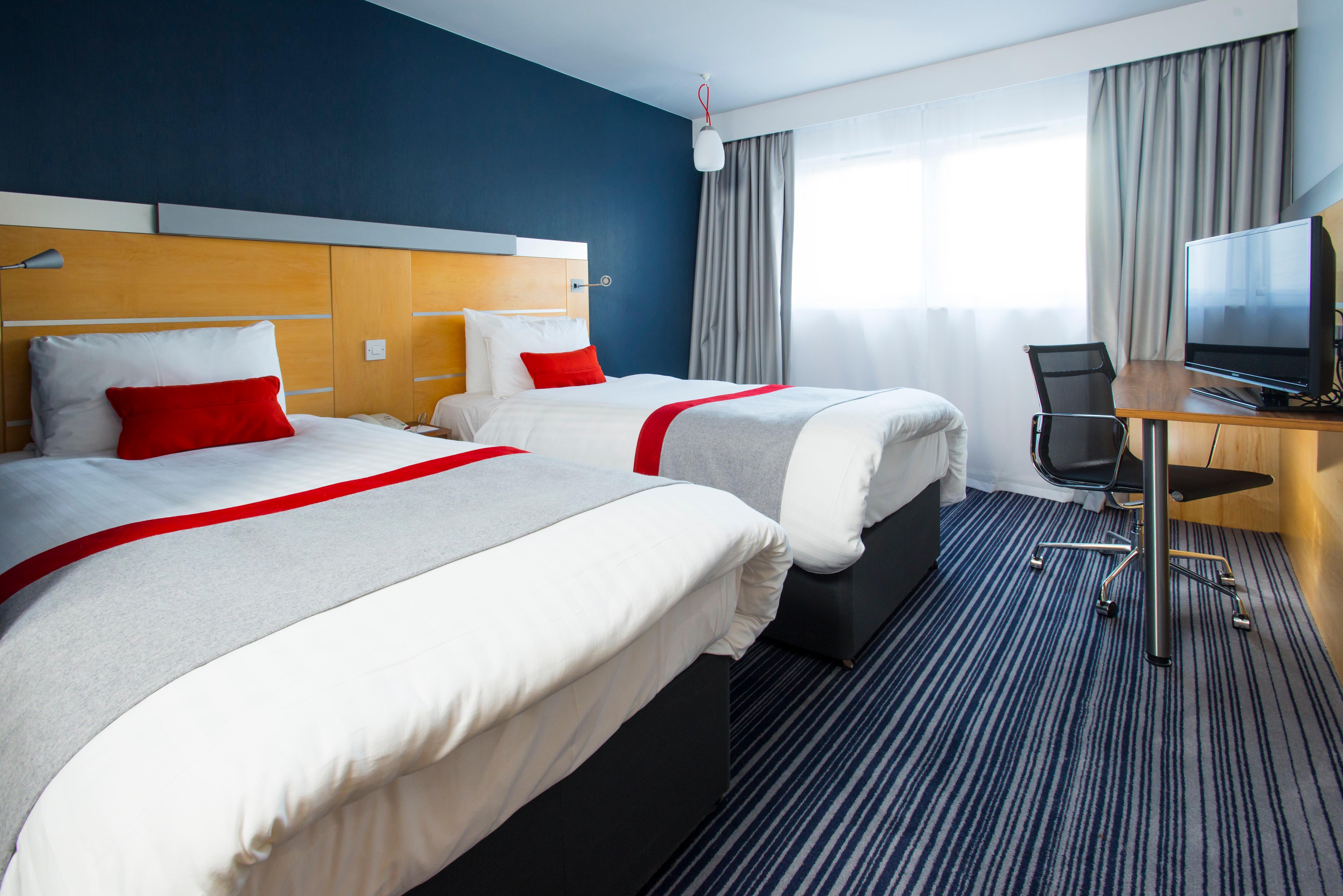 Holiday Inn Express London - Epsom Downs By Ihg Exterior foto