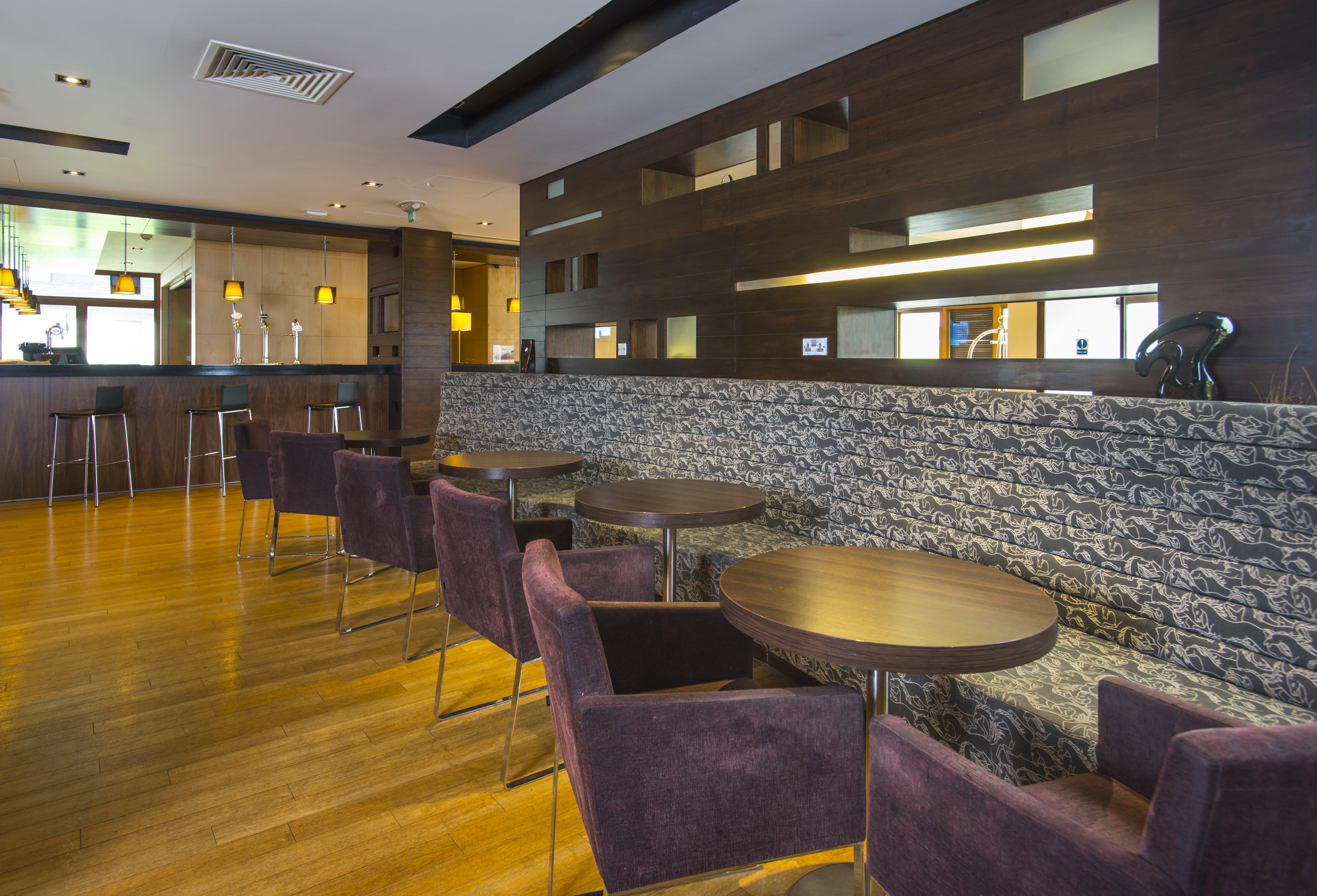 Holiday Inn Express London - Epsom Downs By Ihg Exterior foto