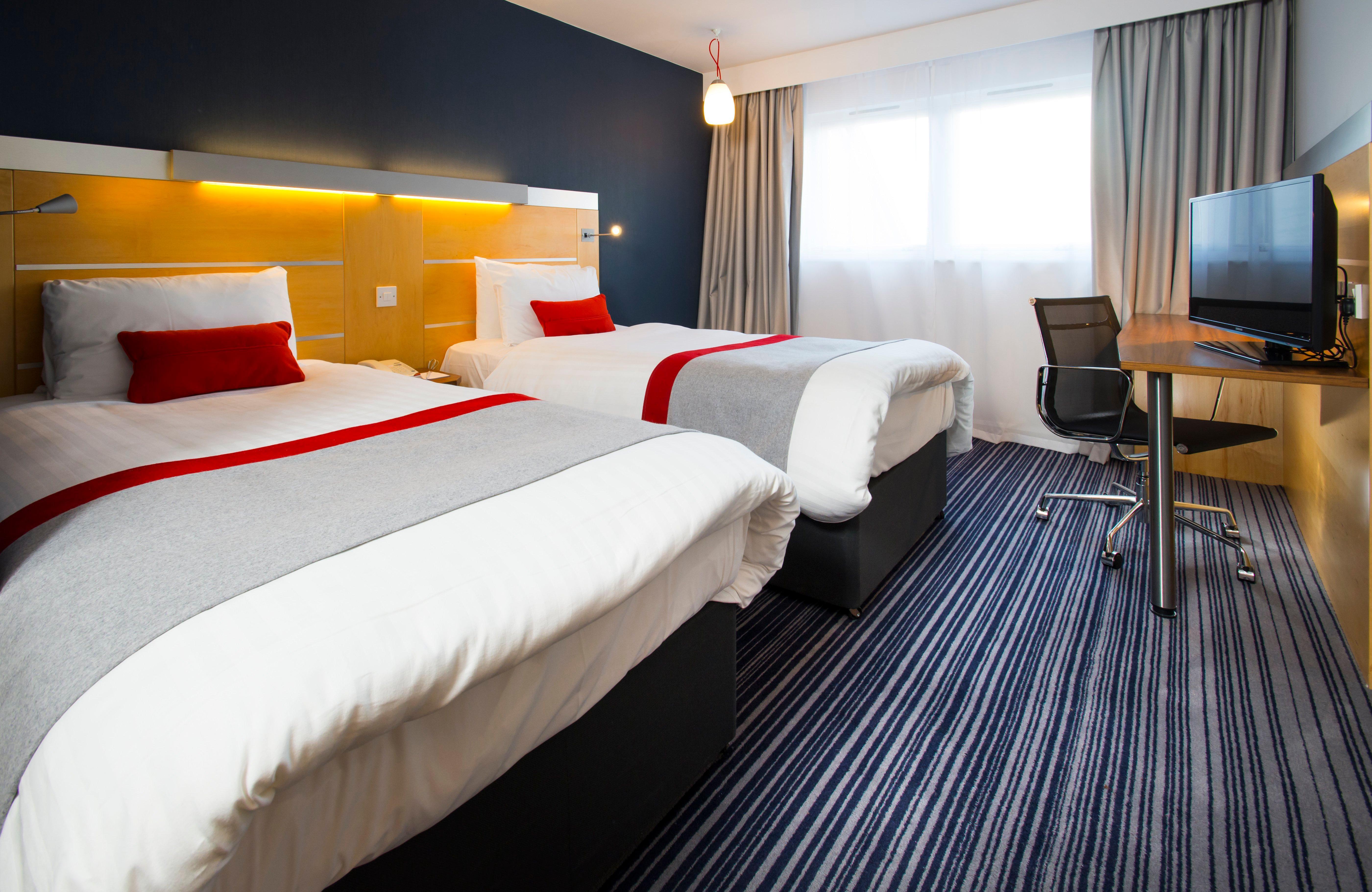 Holiday Inn Express London - Epsom Downs By Ihg Exterior foto