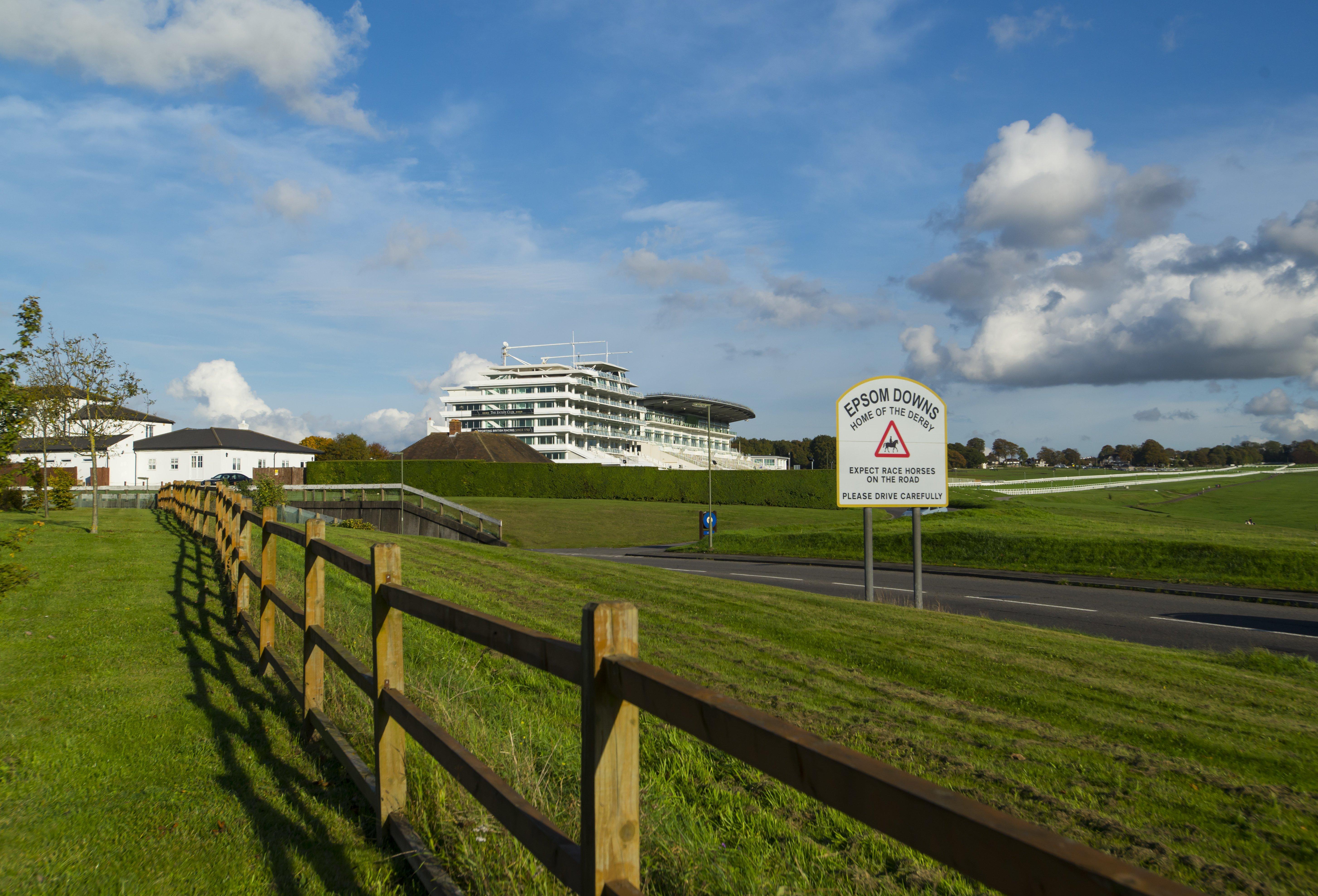 Holiday Inn Express London - Epsom Downs By Ihg Exterior foto